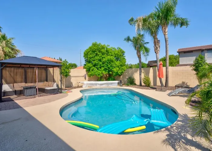 Stylish Home In Scottsdale-Heatedpool And Hottub